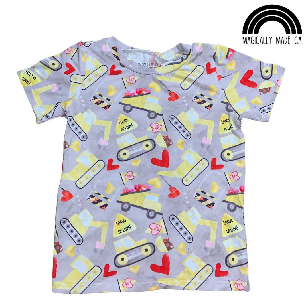 Loads of Love Tee